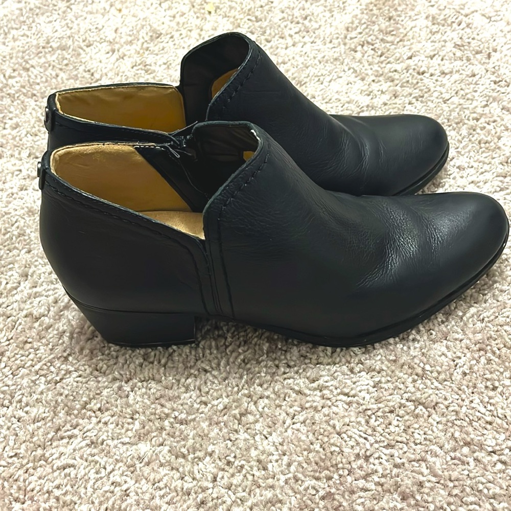 Naturalizer Zarie leather bootie